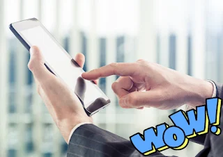 재가복지센터 인력기준을 검토하는 시설장과 사회복지사, 요양보호사 준비 서류가 놓인 책상